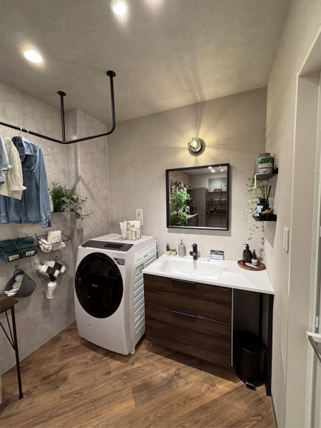 インダストリアル・ブルックリンスタイルにもなじむデザインで、洗面空間まるごとコーディネートできます。